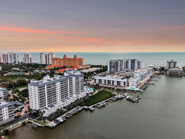 Spacious 3-Bedroom Condo in Naples - Renovated Resort-Style Amenities